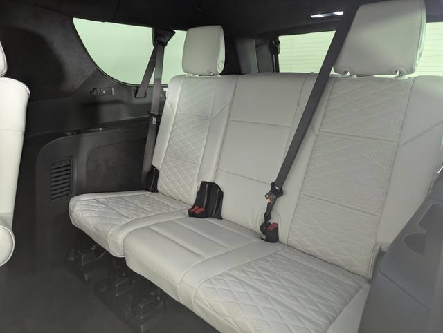 Used 2025 Cadillac Escalade ESV V AWD/4WD image 18