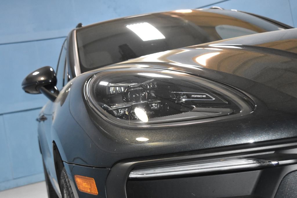 Certified 2025 Porsche Macan image 27