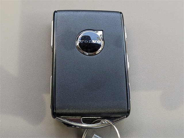 New 2025 Volvo XC90 B6 Core w/ Climate Package image 32