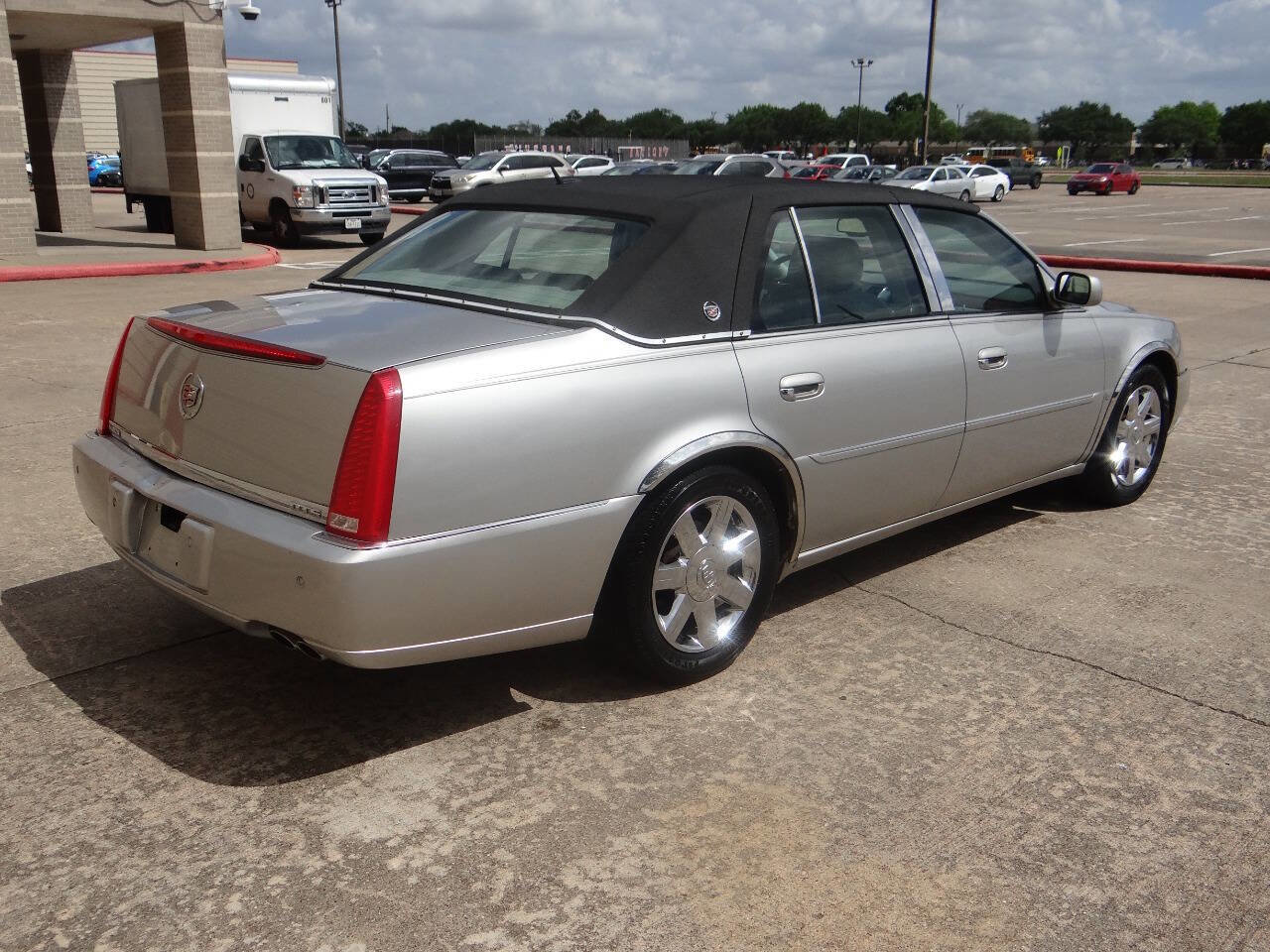 Used 2007 Cadillac DTS Luxury I w/ Sun And Sound Package FWD image 6