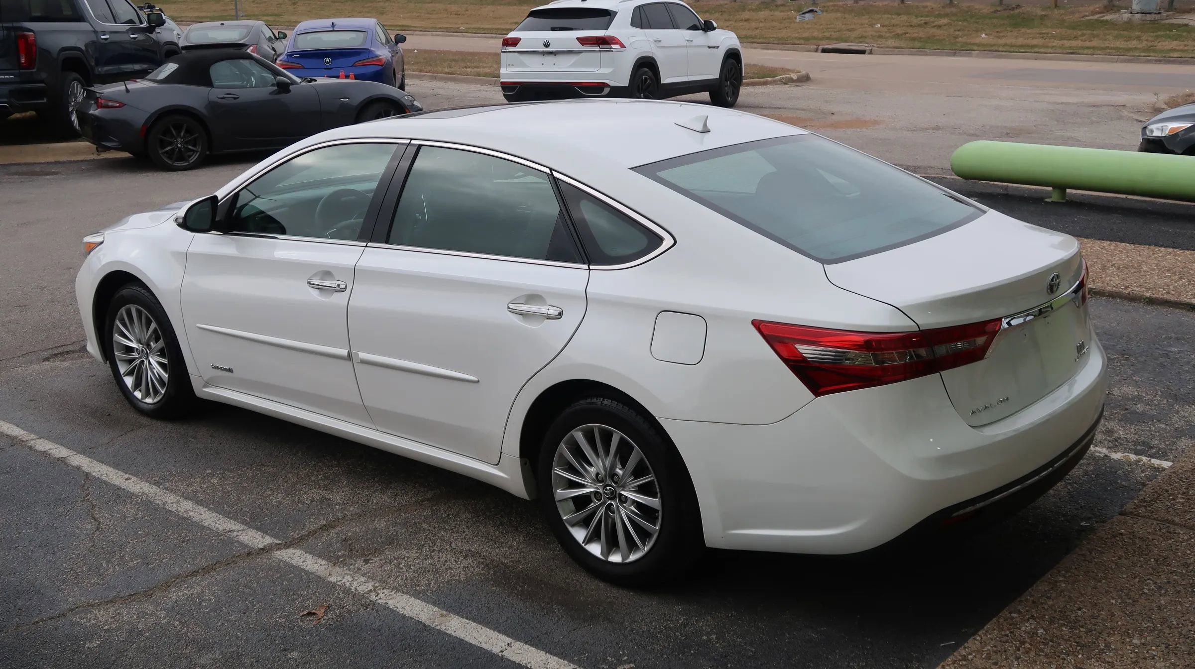 Used 2018 Toyota Avalon Limited w/ All Weather Liner Package FWD image 12
