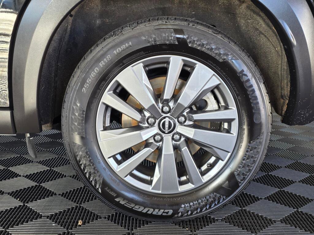 Used 2025 Nissan Pathfinder SV image 12