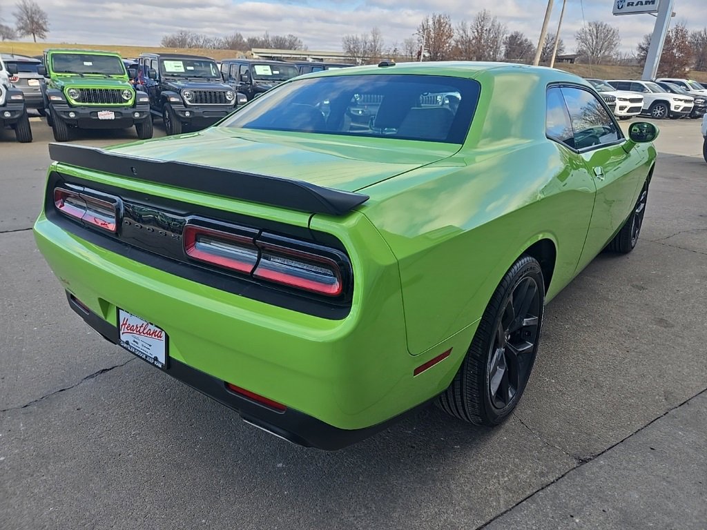 Used 2023 Dodge Challenger SXT w/ Blacktop Package image 9