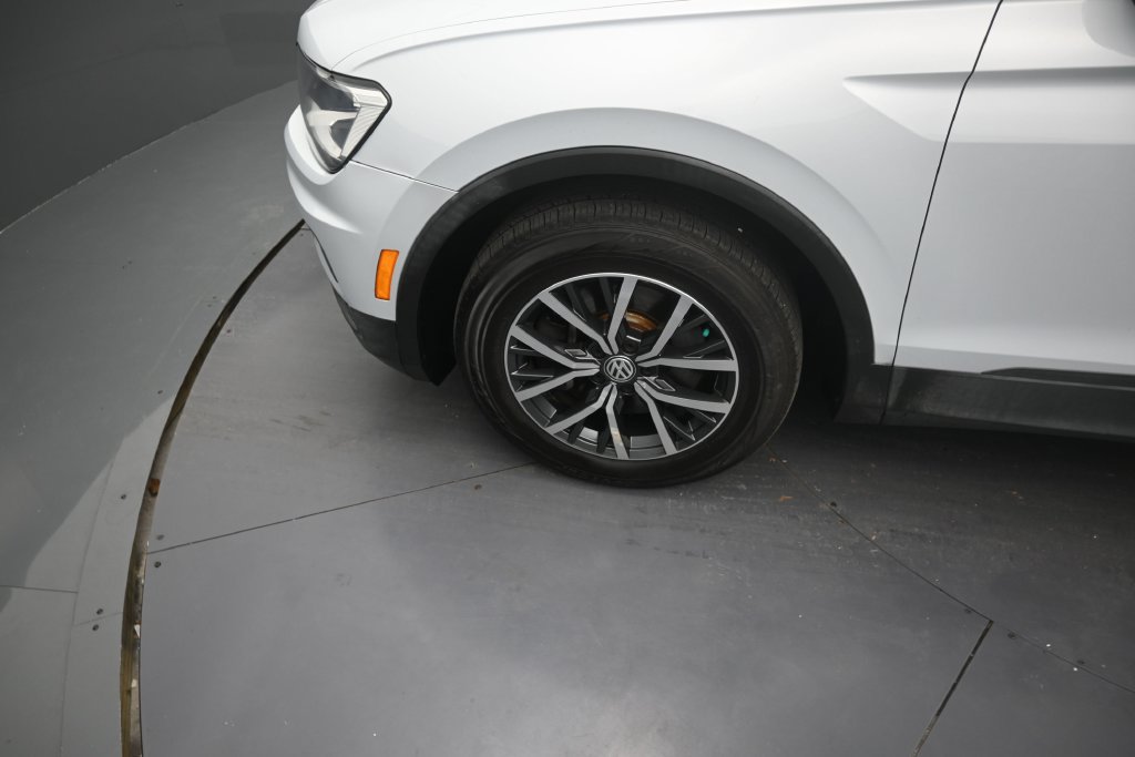 Used 2019 Volkswagen Tiguan SE w/ Panoramic Sunroof Package FWD image 9