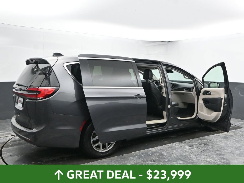 Used 2023 Chrysler Pacifica Touring-L image 57