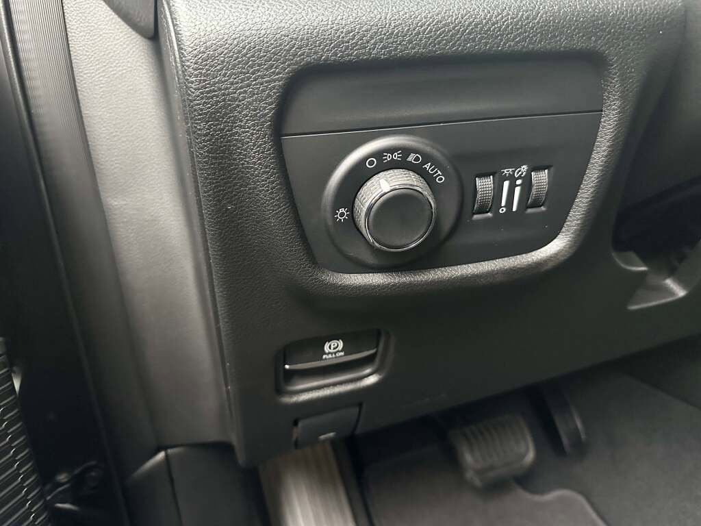 New 2025 Jeep Grand Cherokee L Laredo image 27