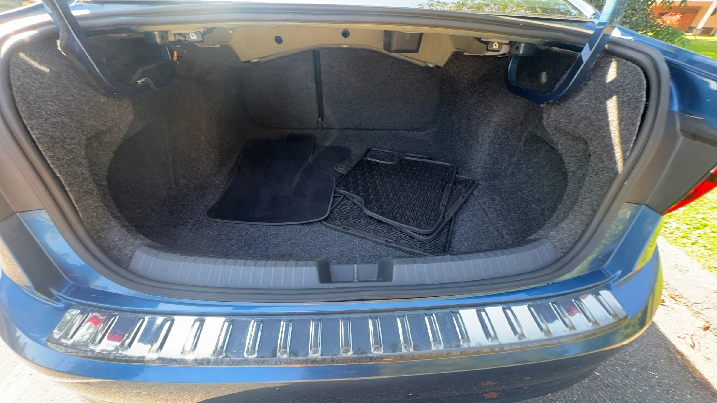 Used 2019 Volkswagen Jetta SEL Premium image 16