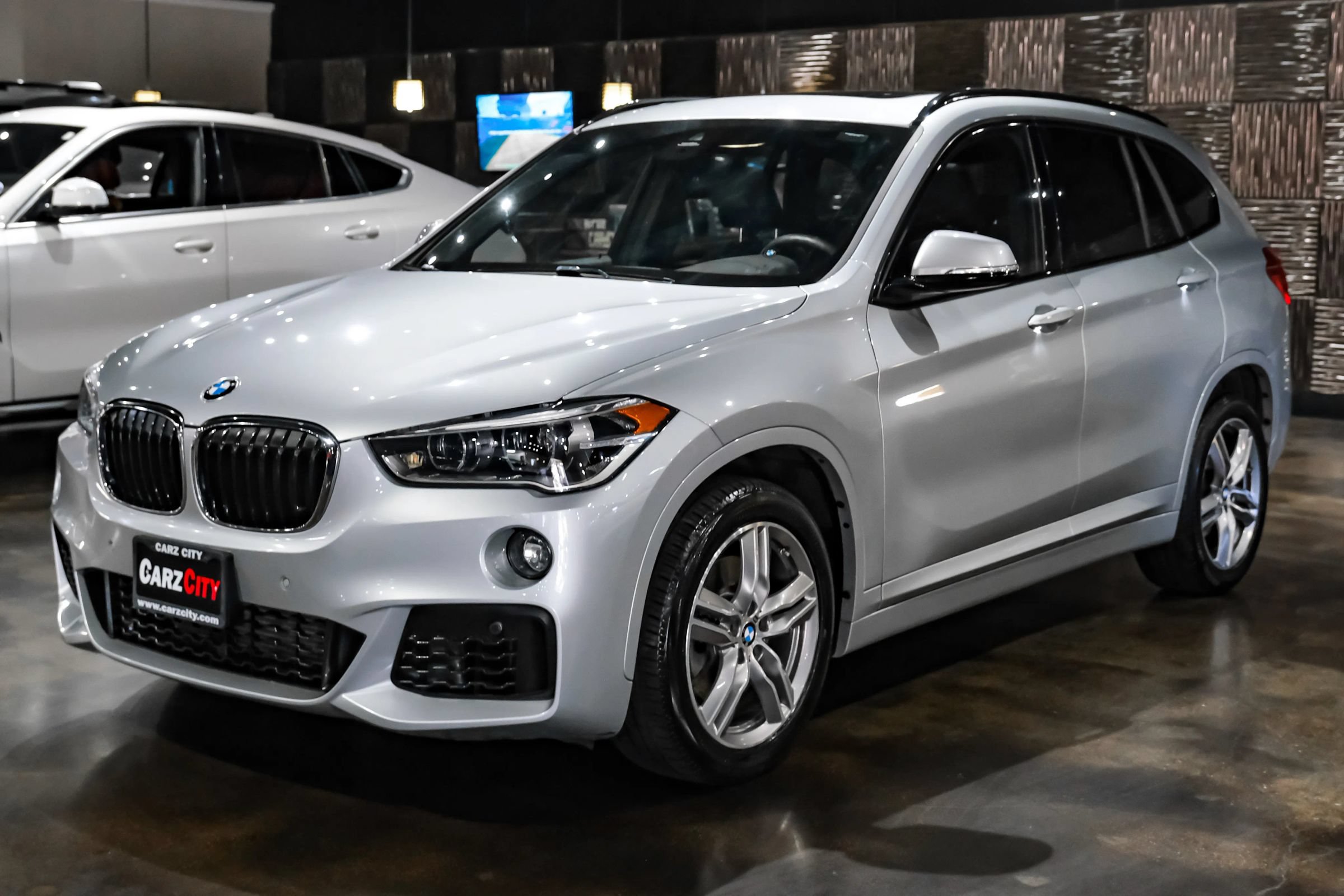 Used 2019 BMW X1 sDrive28i w/ M Sport Package FWD image 6