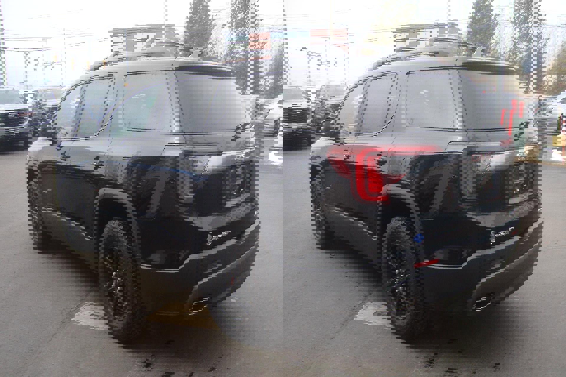 Certified 2022 GMC Acadia AT4 w/ Technology Package image 5