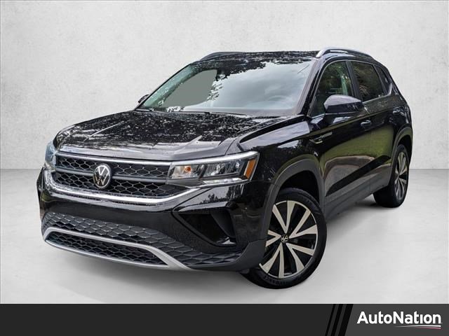 Used 2024 Volkswagen Taos SE w/ Panoramic Sunroof Package