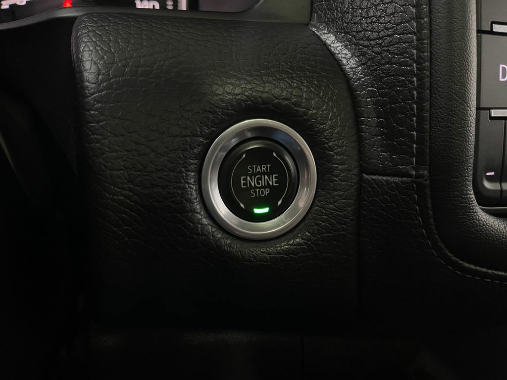 Used 2021 GMC Yukon Denali w/ Advanced Technology Package image 22