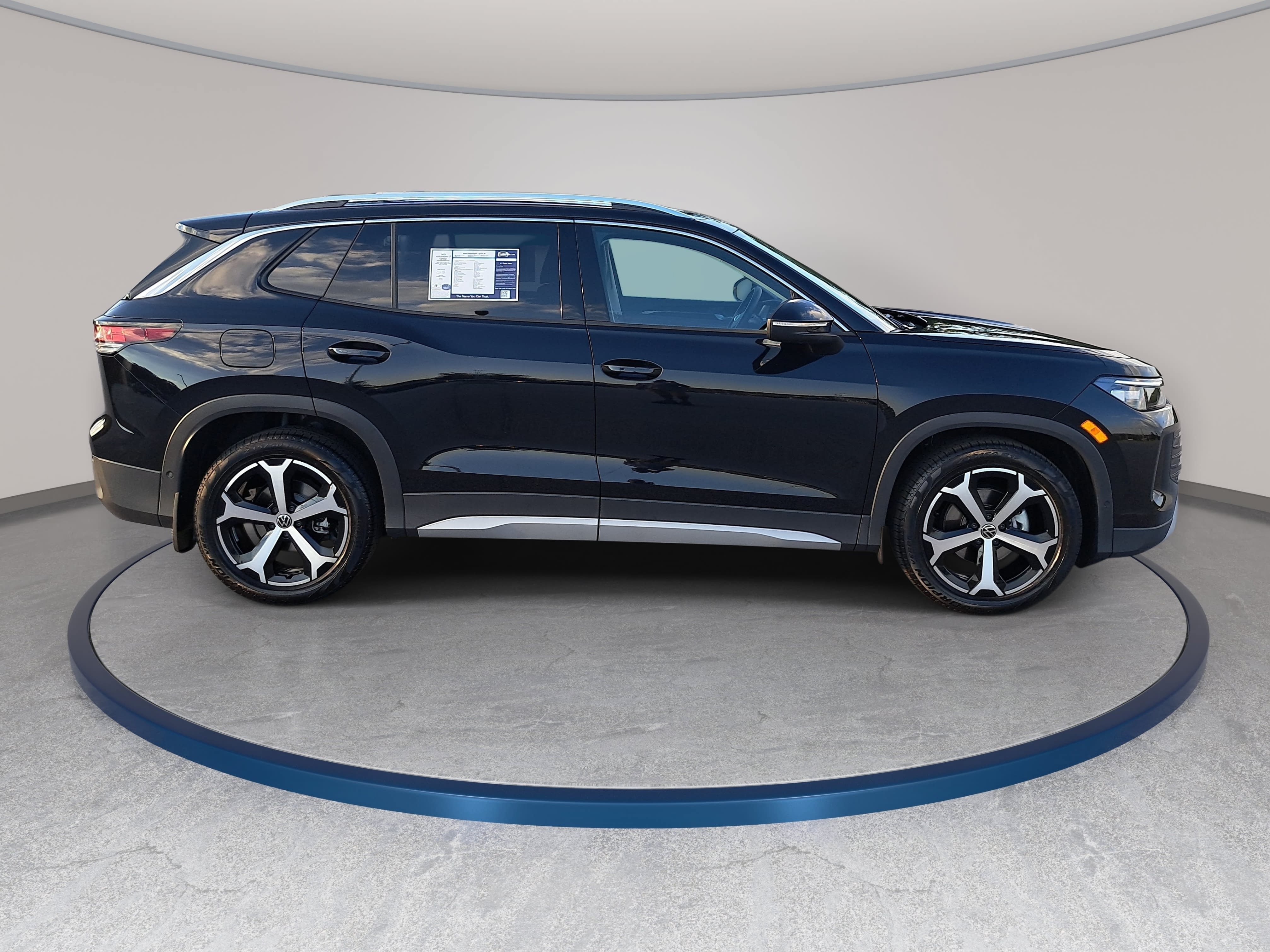 Used 2026 Volkswagen Tiguan SE FWD image 4