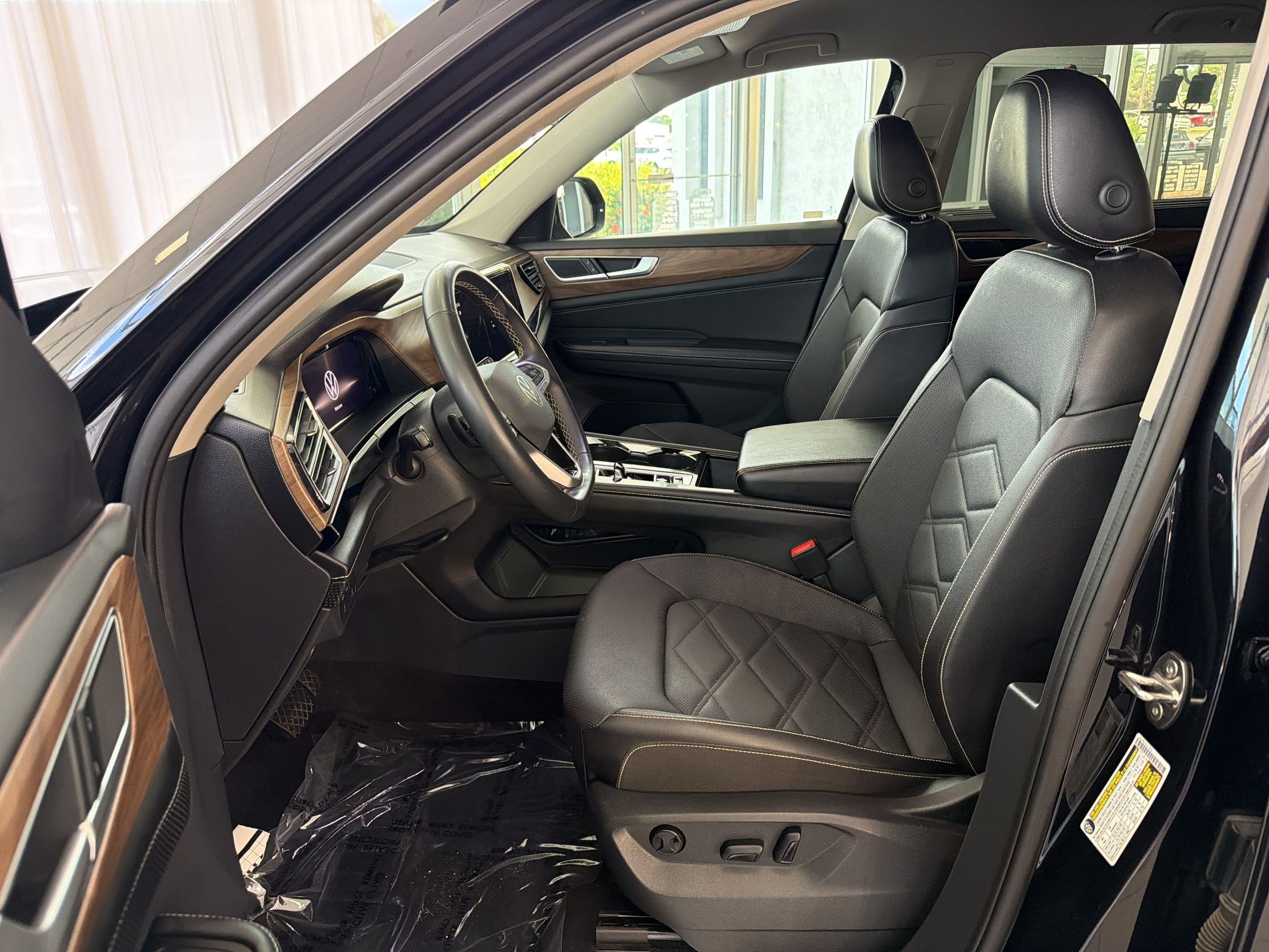 Used 2024 Volkswagen Atlas SE FWD image 5