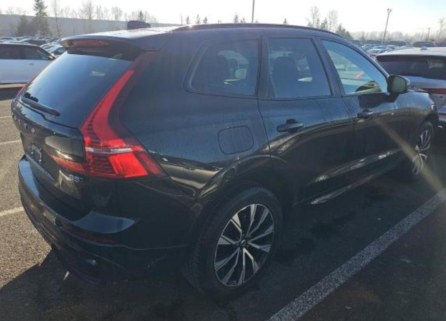 Used 2025 Volvo XC60 B5 Core AWD/4WD image 3
