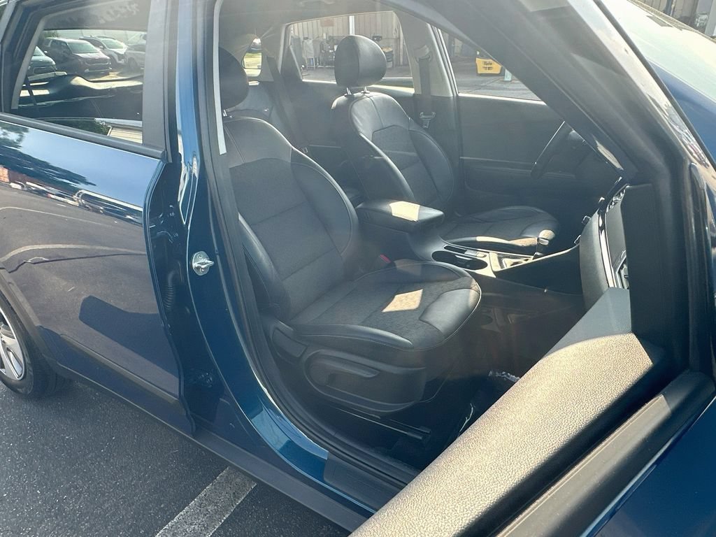 Used 2019 Kia Niro EX FWD image 25