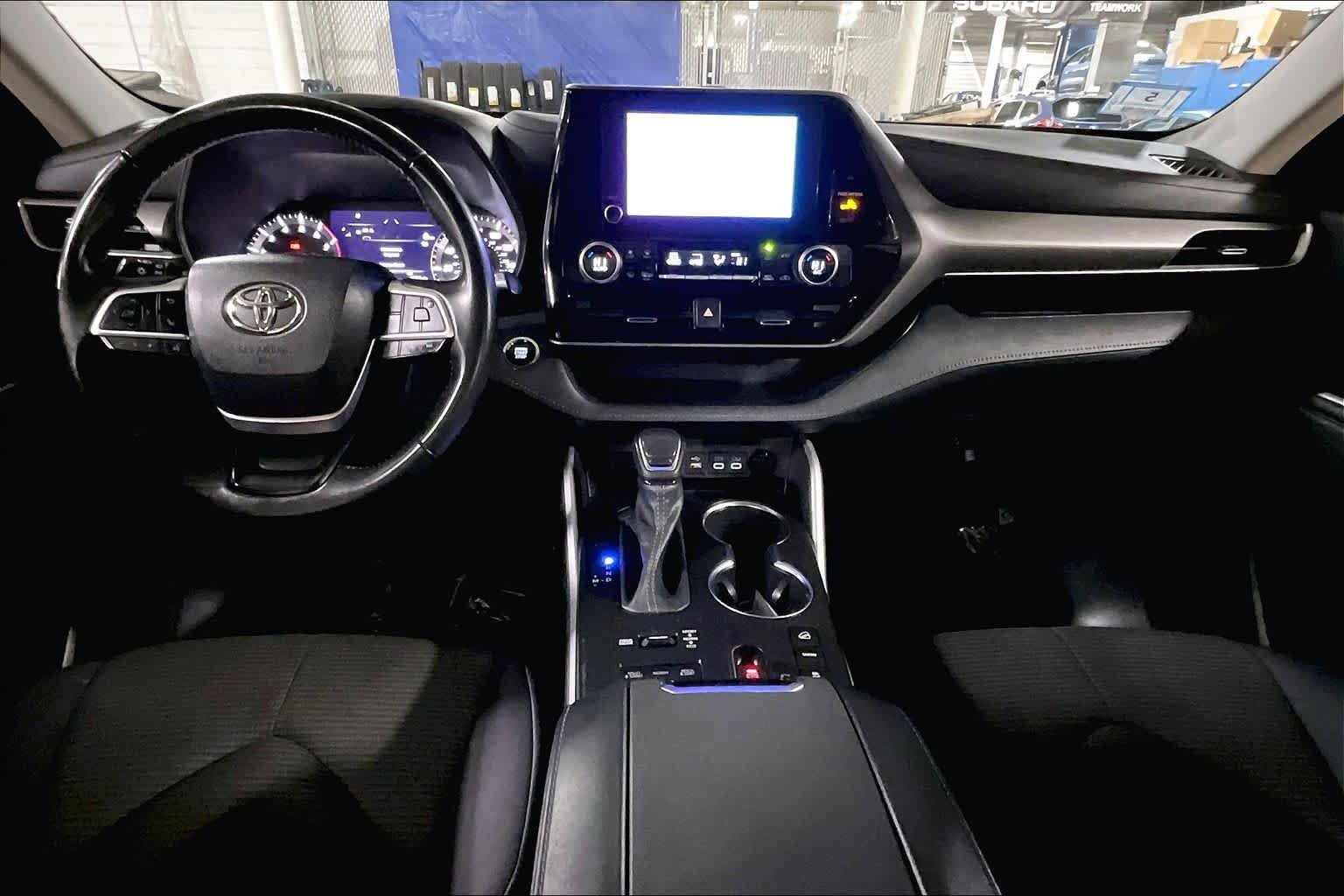 Used 2023 Toyota Highlander LE AWD/4WD image 16