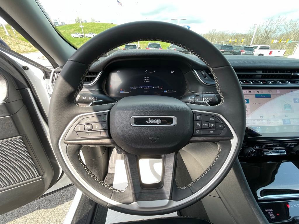 Used 2023 Jeep Grand Cherokee Limited image 30