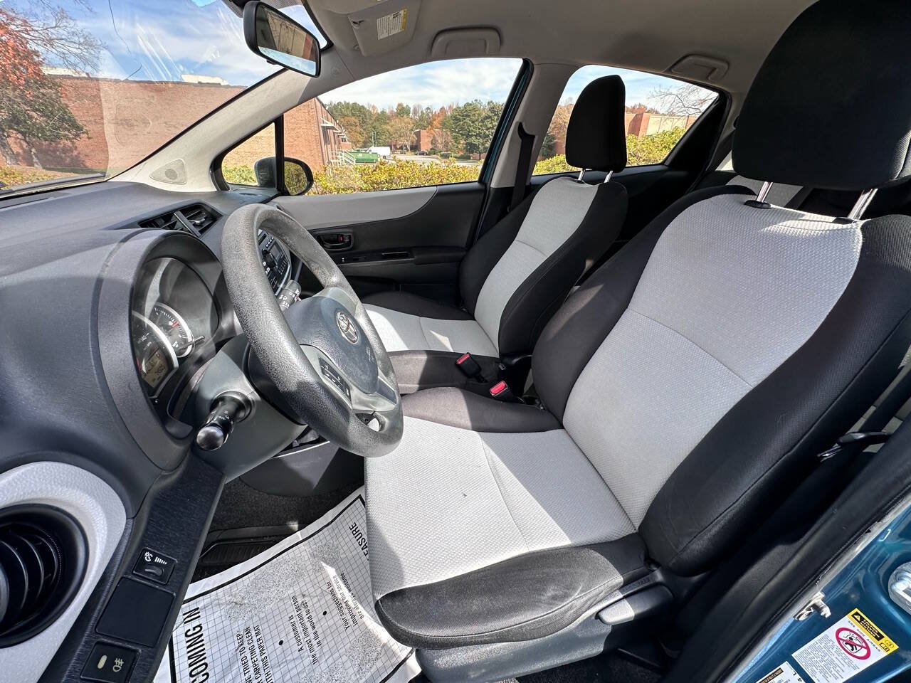 Used 2014 Toyota Yaris L FWD image 10