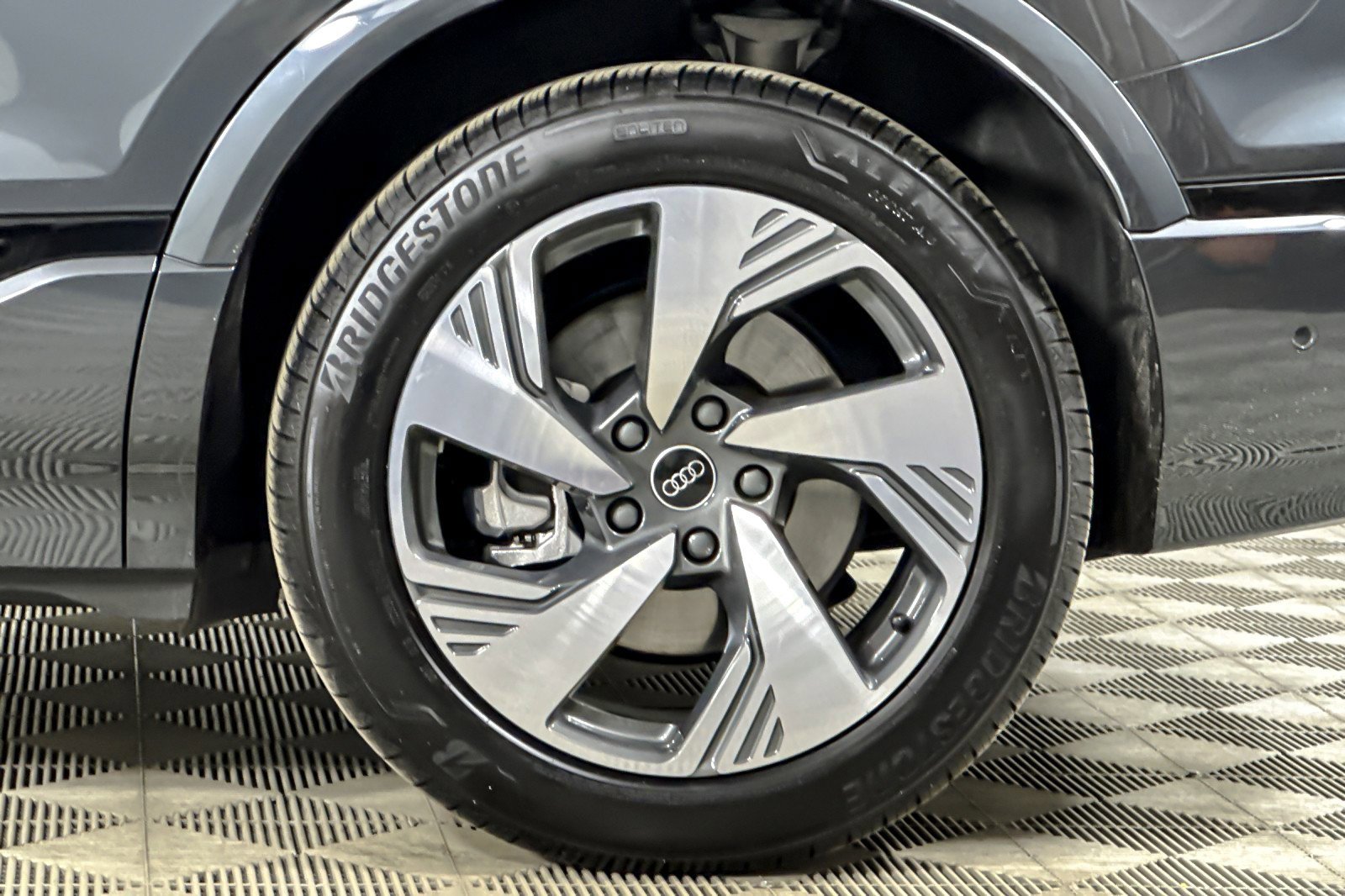 Used 2025 Audi Q6 e-tron Premium Plus w/ Premium Plus image 25