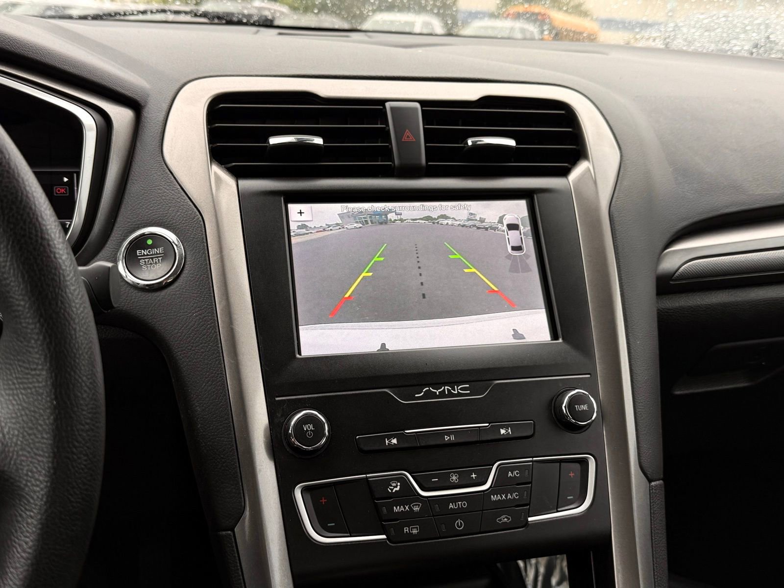 Used 2019 Ford Fusion SE FWD image 32
