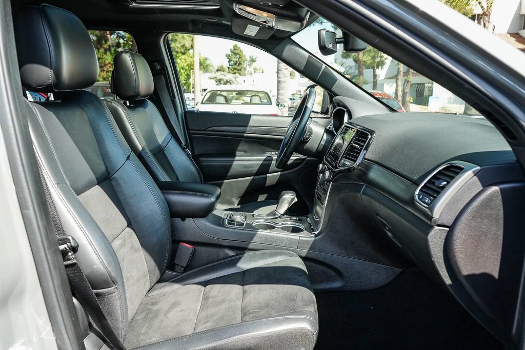 Used 2020 Jeep Grand Cherokee Altitude AWD/4WD image 17