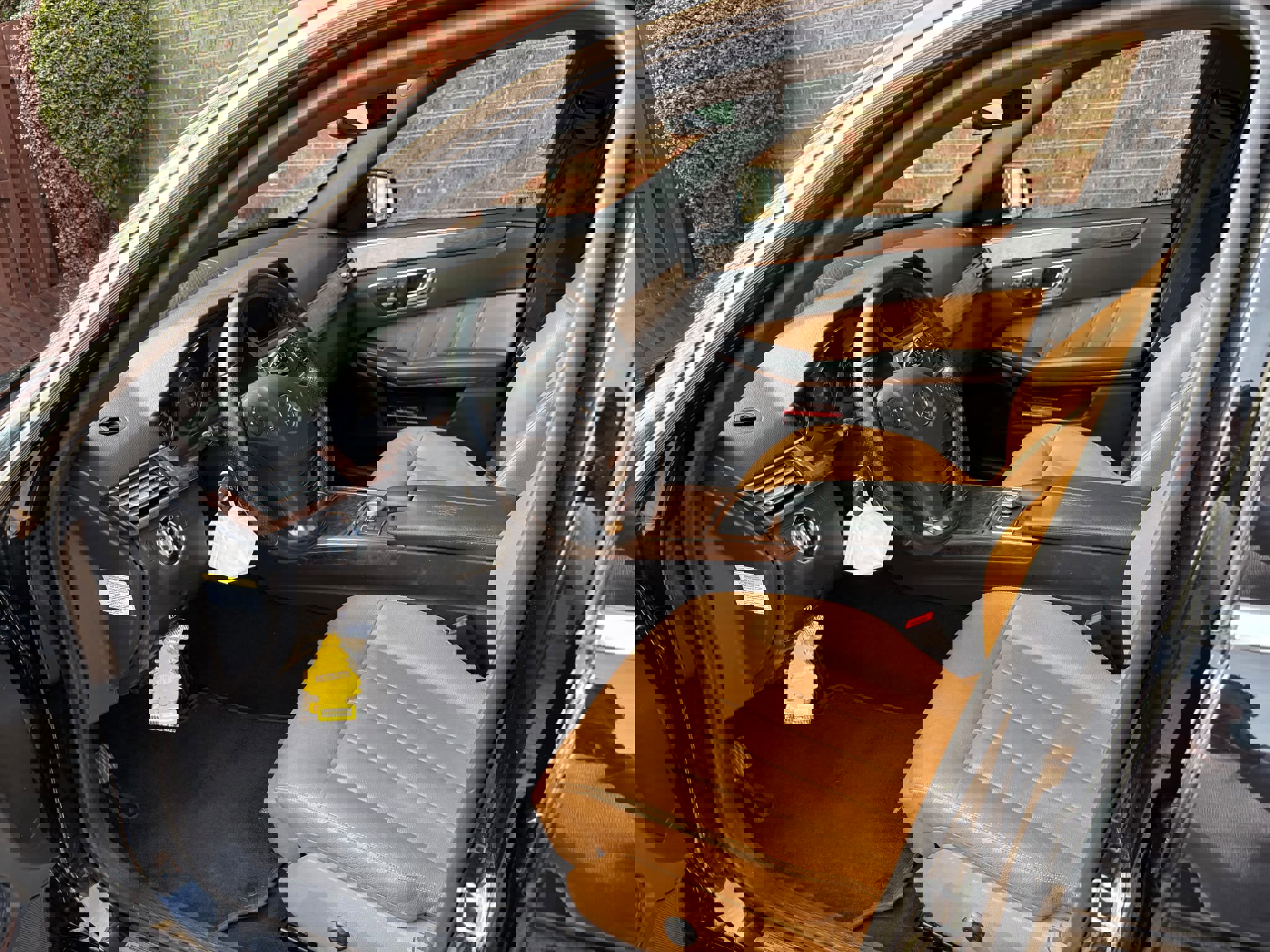 Used 2011 Mercedes-Benz E 350 Sedan image 3