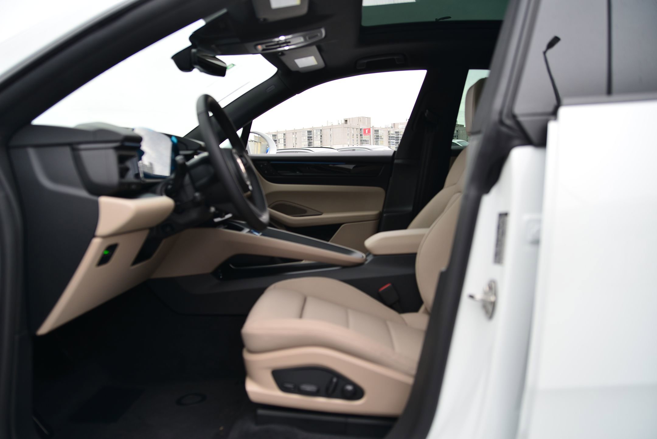 New 2025 Porsche Macan Electric RWD image 5