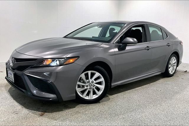 Used 2024 Toyota Camry SE FWD image 3