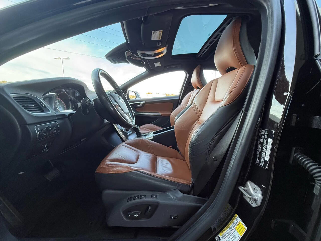 Used 2015 Volvo S60 T5 Platinum w/ Climate Package image 9