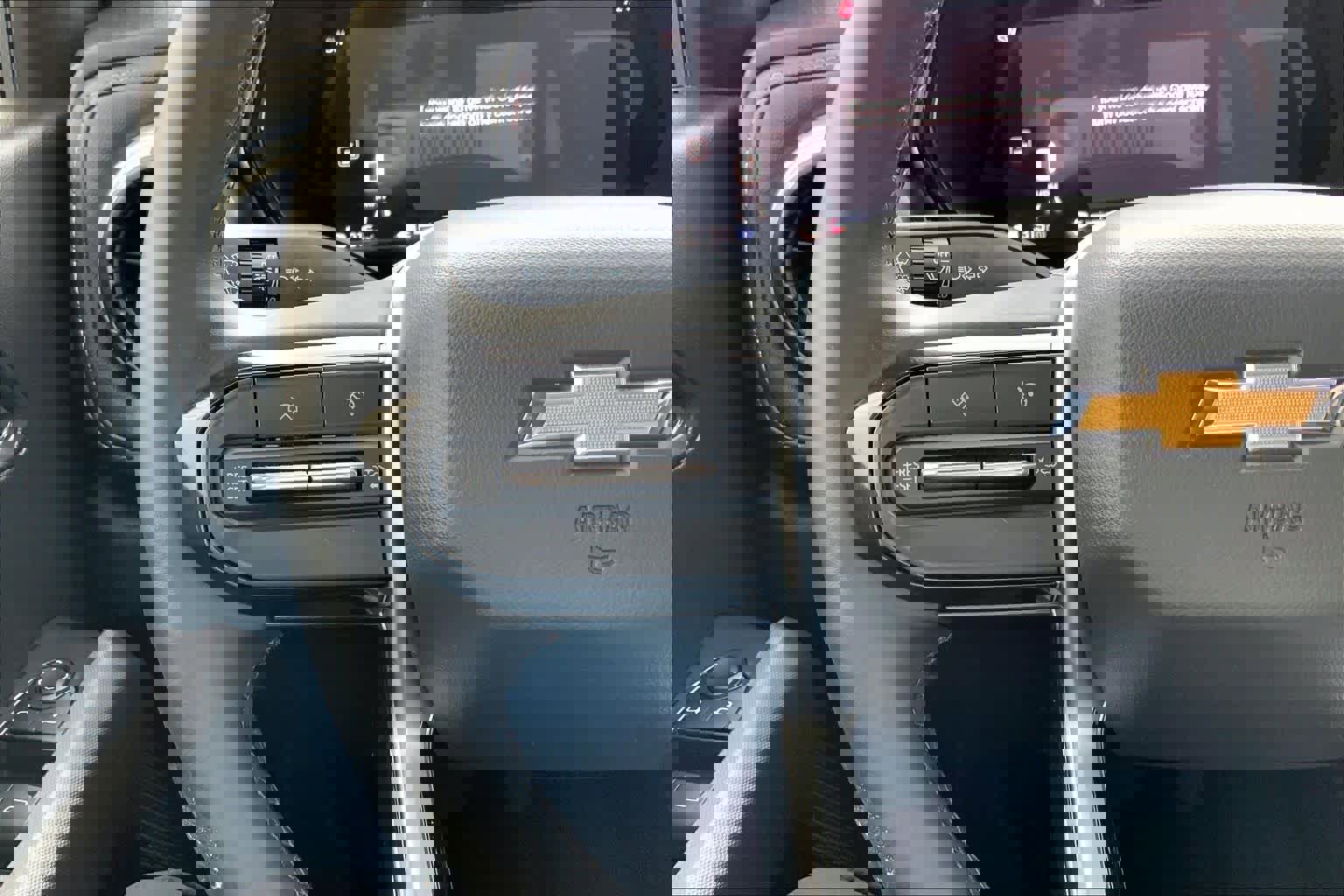 Used 2025 Chevrolet Colorado LT w/ LT Convenience Package image 23