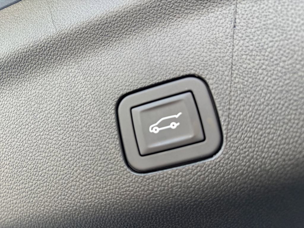 New 2026 Cadillac Escalade V w/ LPO, Floor Liner Package image 57