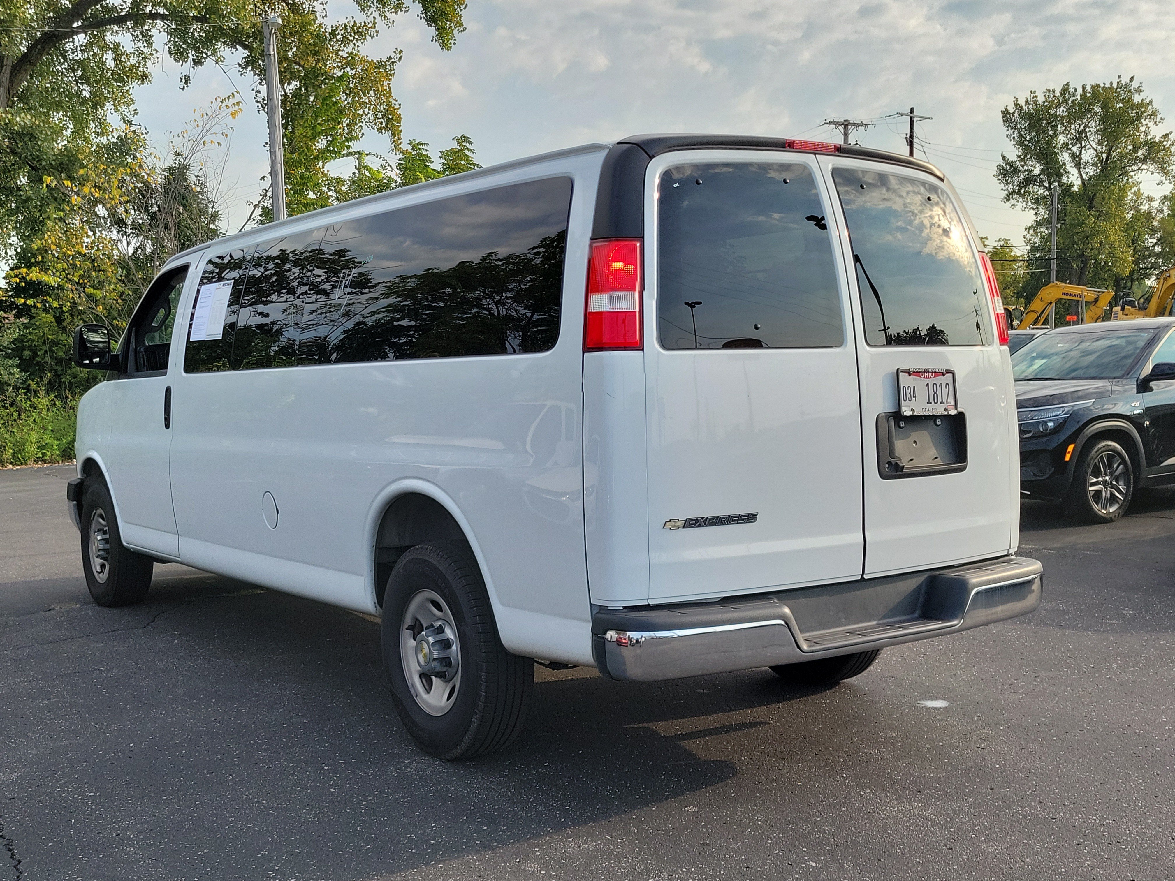 Used 2024 Chevrolet Express 3500 LT w/ LT Preferred Equipment Group RWD image 3