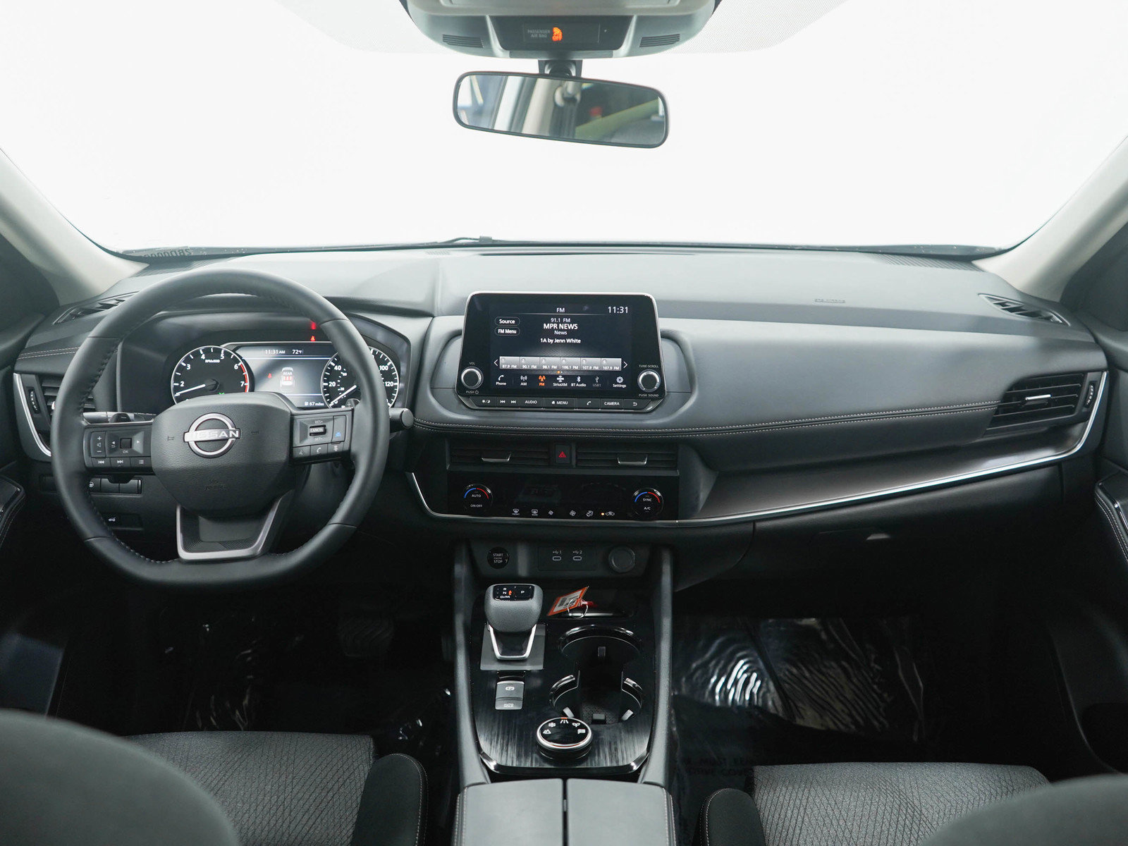 Used 2025 Nissan Rogue SV image 13