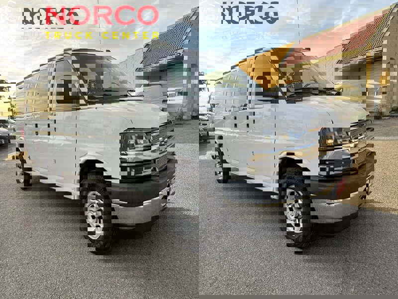 Used 2020 Chevrolet Express 3500 LT w/ LT Preferred Equipment Group RWD image 4