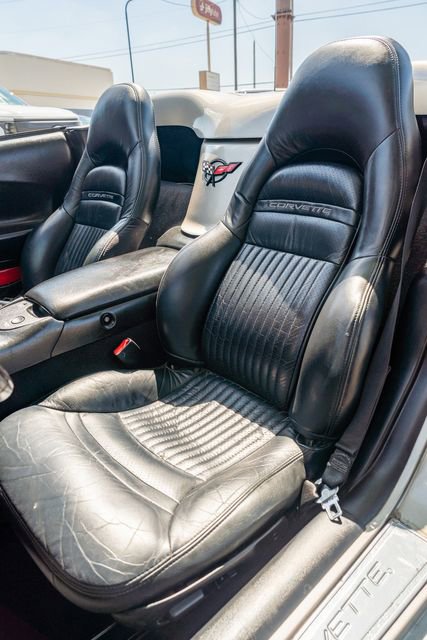 Used 2002 Chevrolet Corvette Convertible w/ Preferred Equipment Group2 image 19