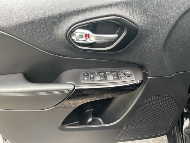 Used 2023 Jeep Cherokee Altitude Lux image 18