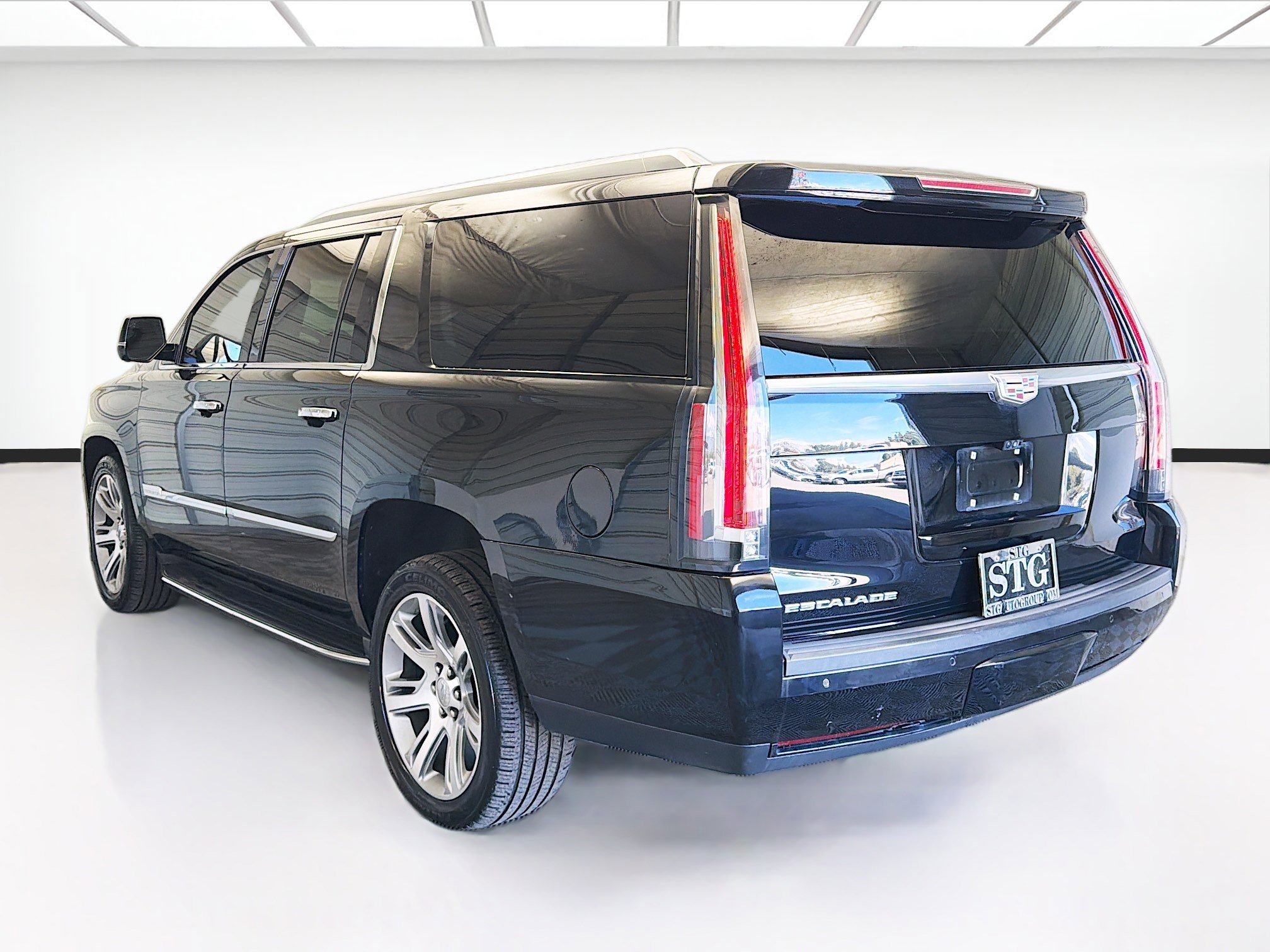 Used 2019 Cadillac Escalade ESV Luxury image 6