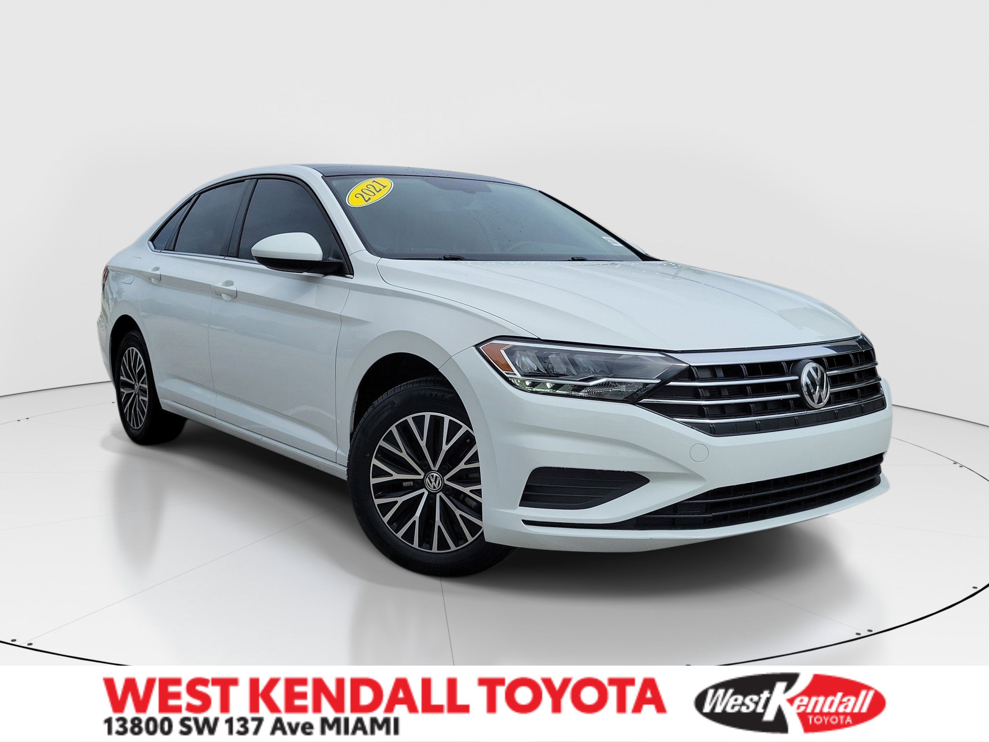 Used 2021 Volkswagen Jetta SE w/ SE Cold Weather Package FWD image 1