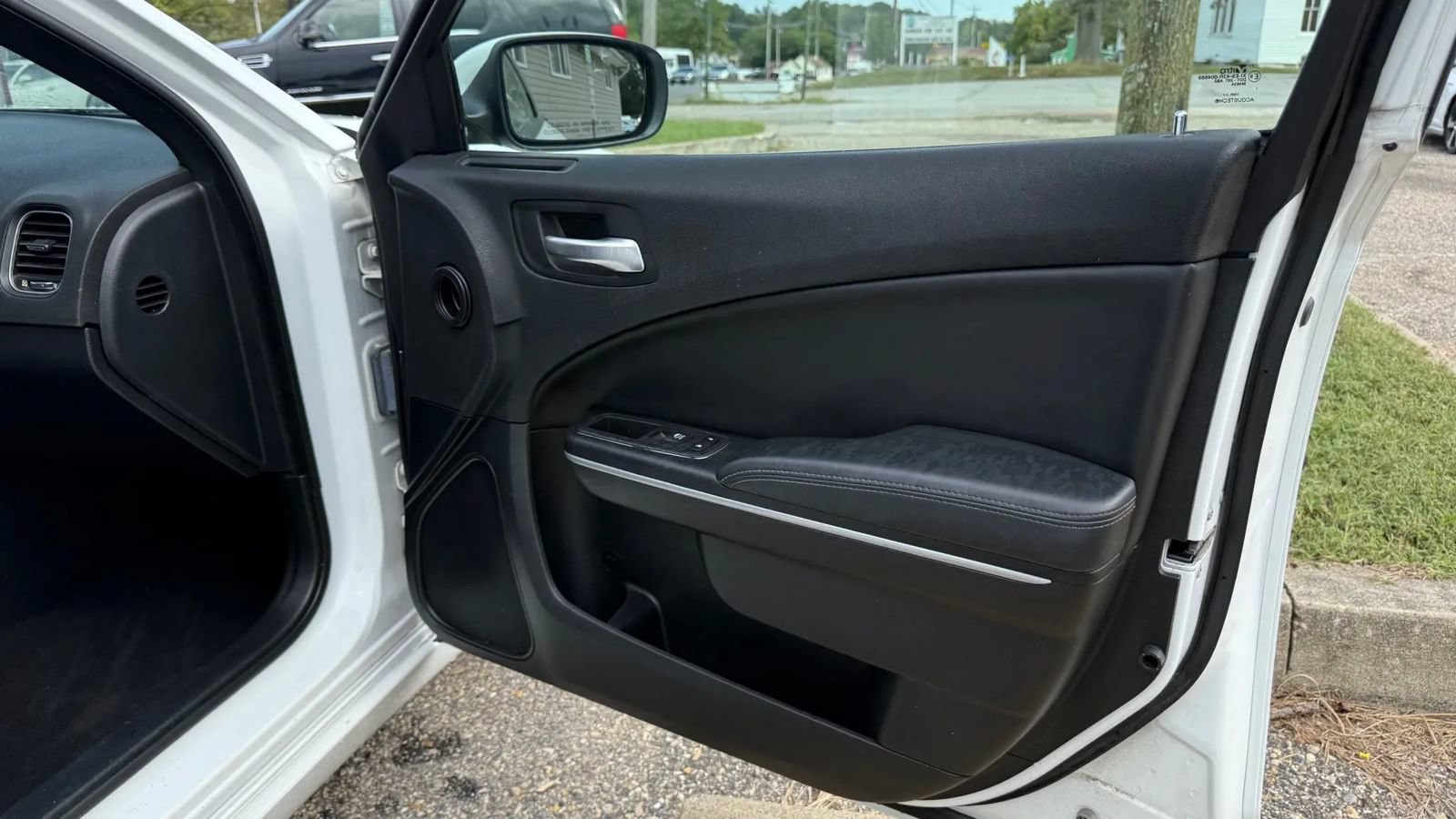 Used 2020 Dodge Charger SXT w/ Leather Interior Group RWD image 15