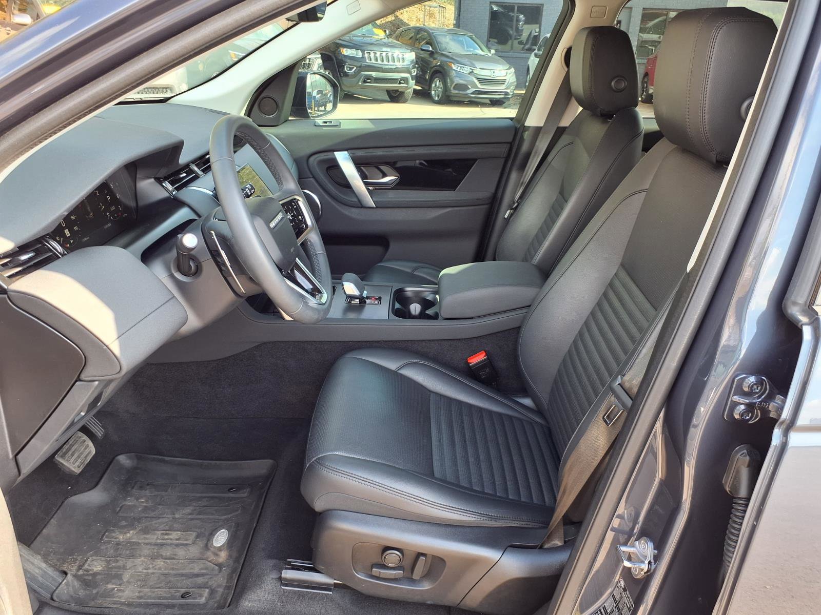 Used 2024 Land Rover Discovery Sport S image 11