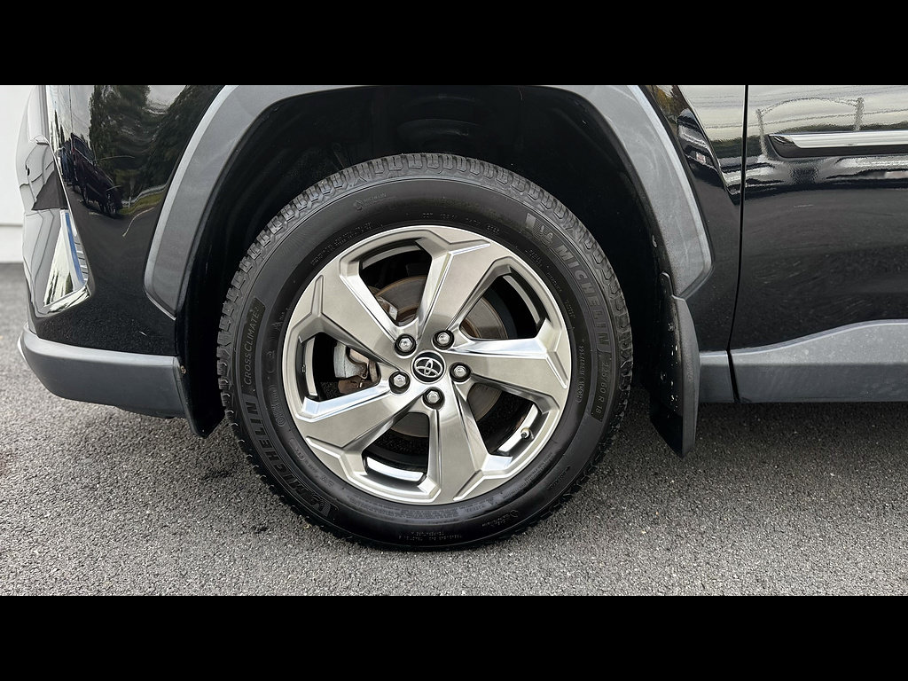 Used 2019 Toyota RAV4 Limited w/ Carpet Mat Package AWD/4WD image 15