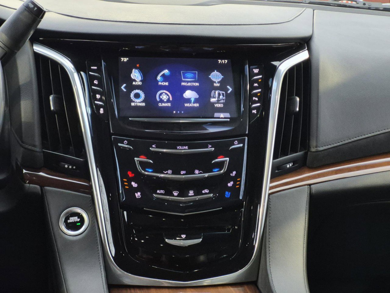 Certified 2020 Cadillac Escalade Premium Luxury image 22
