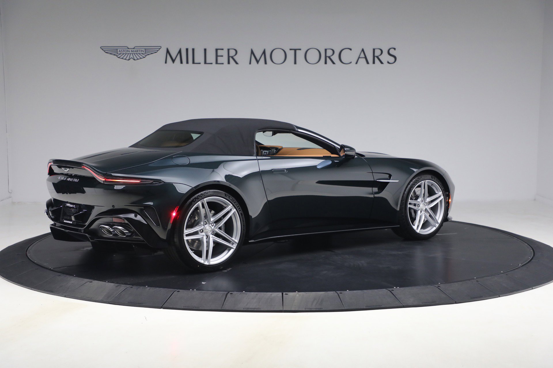 New 2026 Aston Martin V8 Vantage Roadster image 19