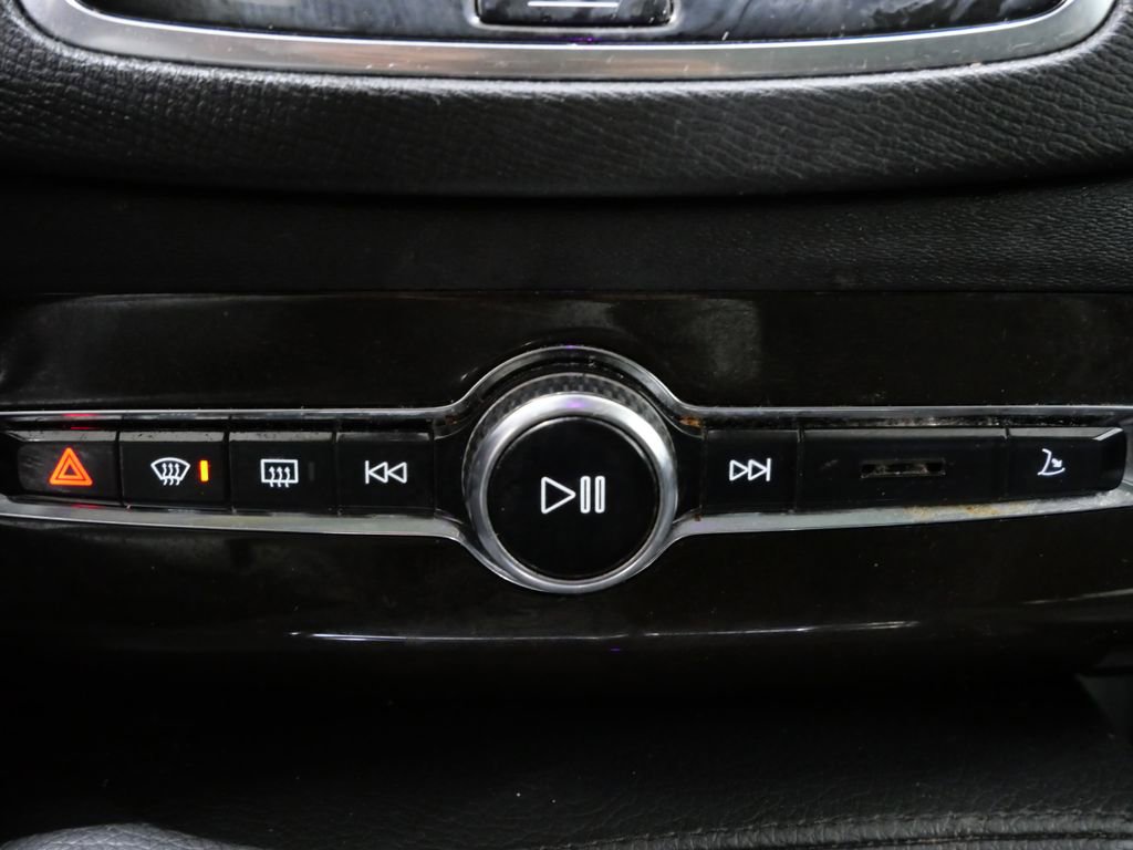 Used 2018 Volvo XC90 T6 Momentum w/ Convenience Package AWD/4WD image 17