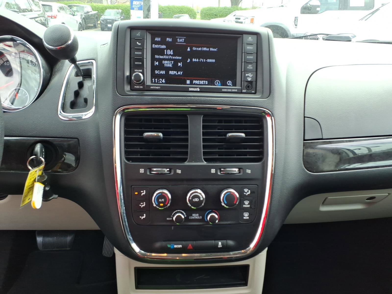 Used 2019 Dodge Grand Caravan SE w/ UConnect Hands-Free Group image 10