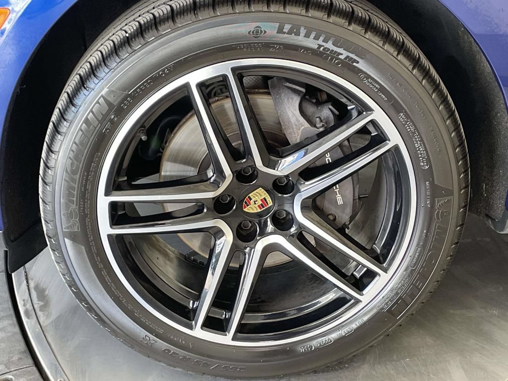 Certified 2023 Porsche Macan AWD/4WD image 11
