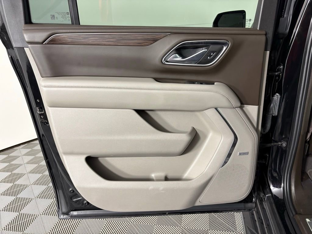 Used 2022 Chevrolet Suburban LT w/ LT Signature Package image 44