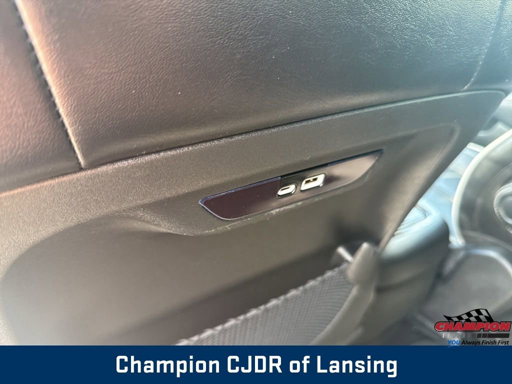 Used 2025 Chrysler Pacifica Limited FWD image 40