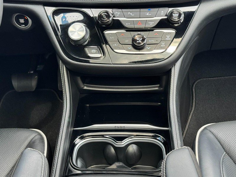 Used 2024 Chrysler Pacifica Premium FWD image 16