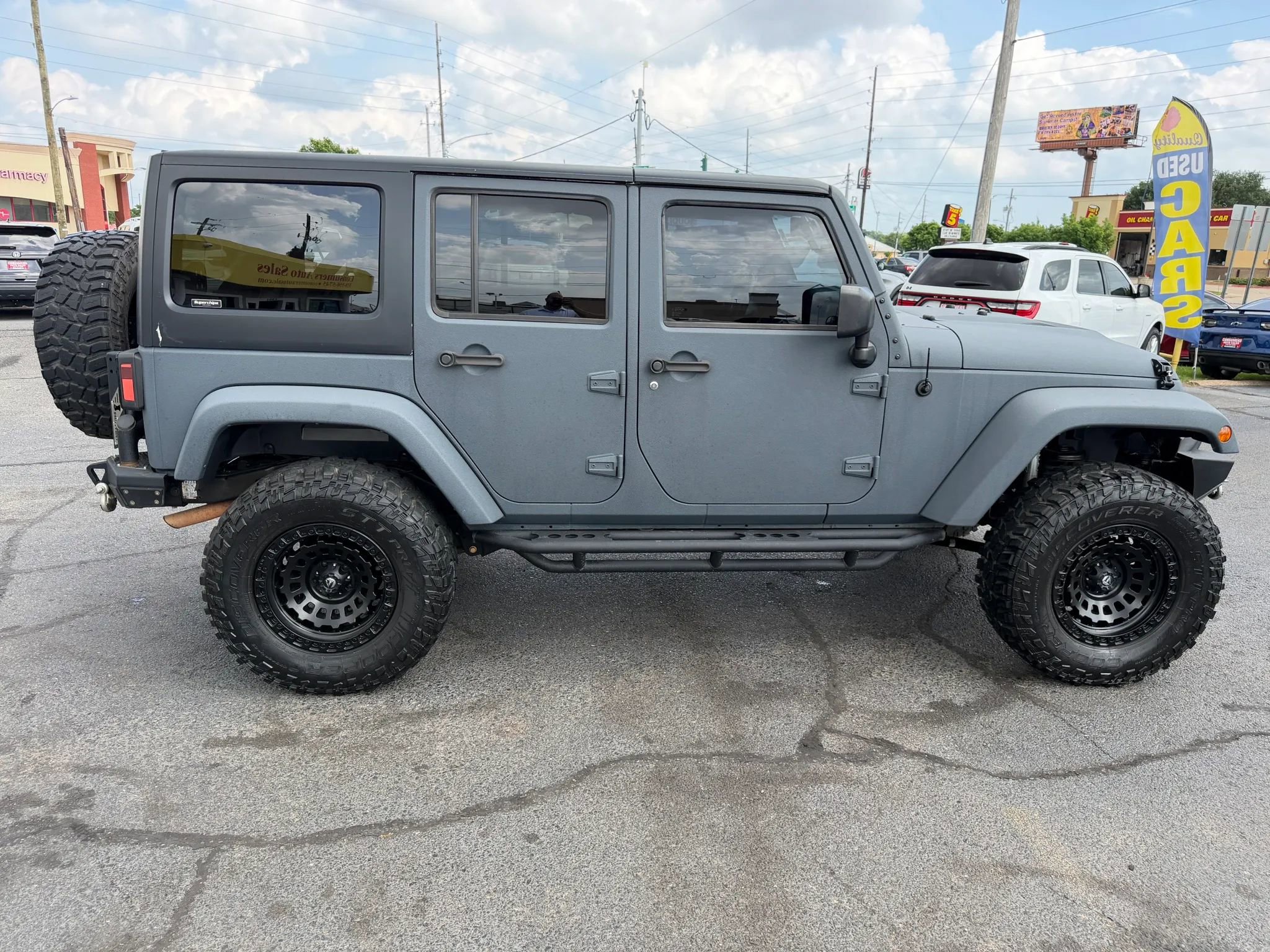 Used 2016 Jeep Wrangler Unlimited Sahara w/ Connectivity Group AWD/4WD image 14
